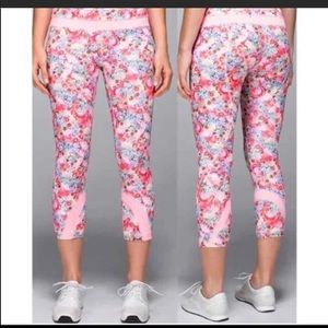 Lululemon Flowabunga “21 Crop Pants 6